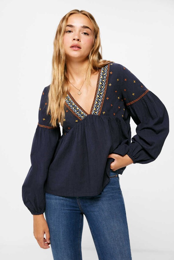 Embroidered voluminous blouse in blue